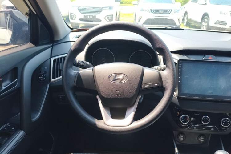 Used Hyundai ix25 2017 1.6L Manual Fashion Model Steering Wheel