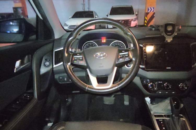 Used Hyundai ix25 2017 1.6L Automatic Smart Version Steering Wheel