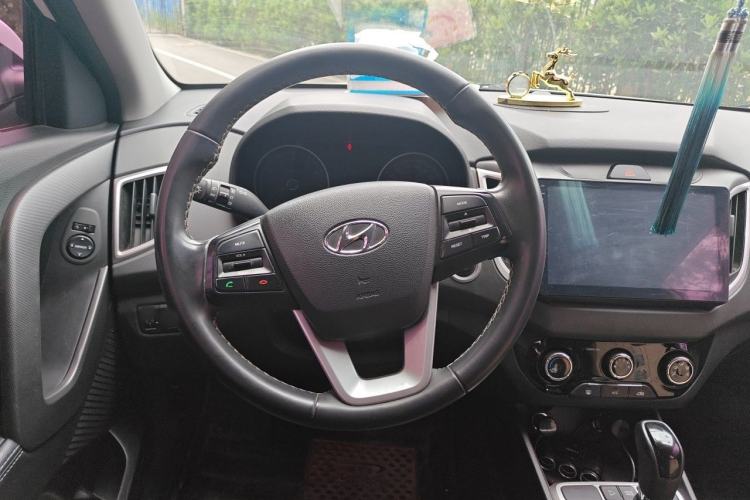 Used Hyundai ix25 2017 1.6L Automatic Smart Version Steering Wheel