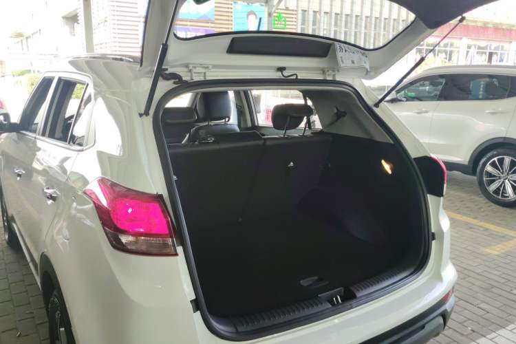 Used Hyundai ix25 2017 1.6L Automatic Smart Version Trunk