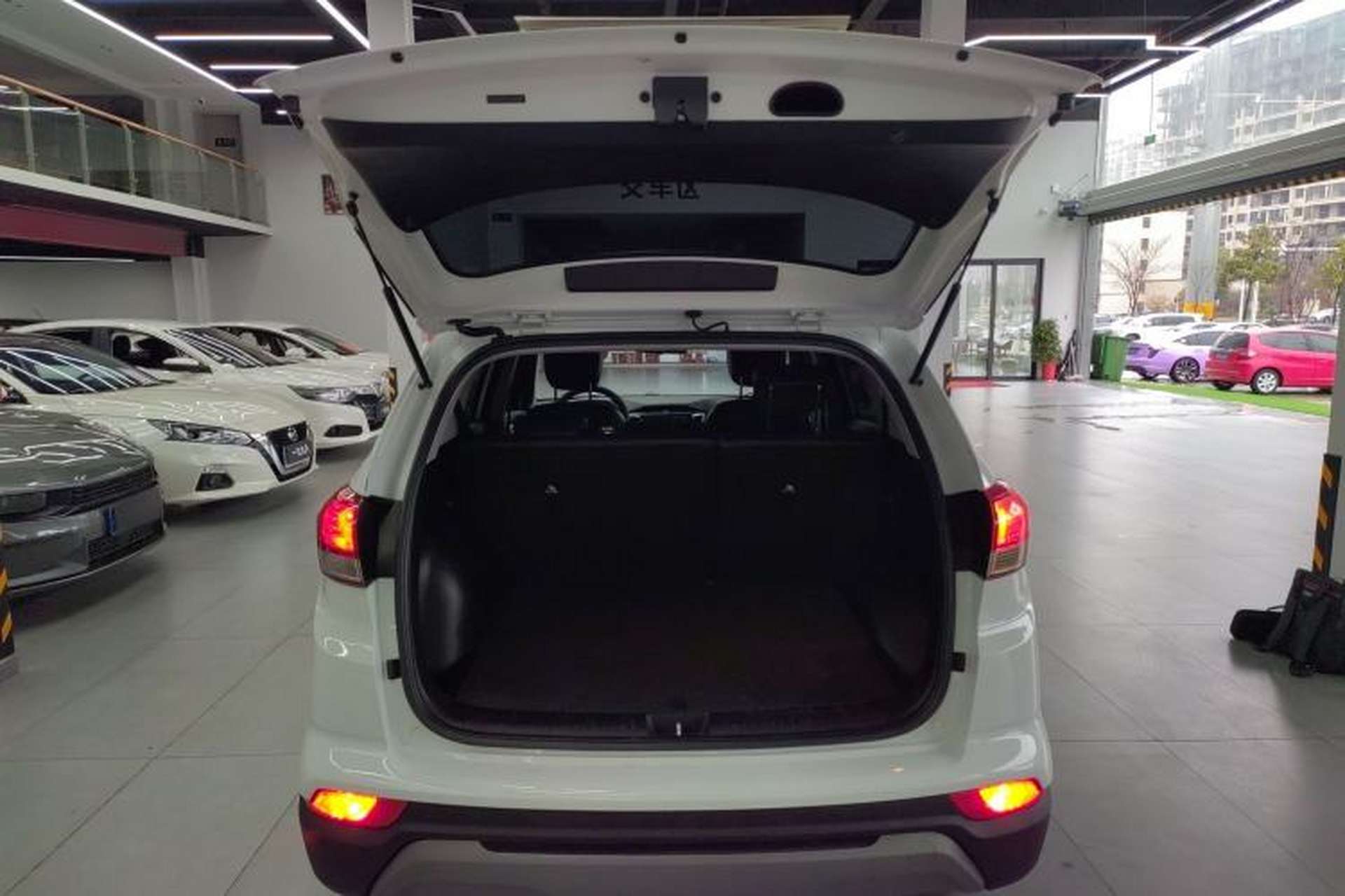 Used Hyundai ix25 2017 1.6L Automatic Smart Version Trunk
