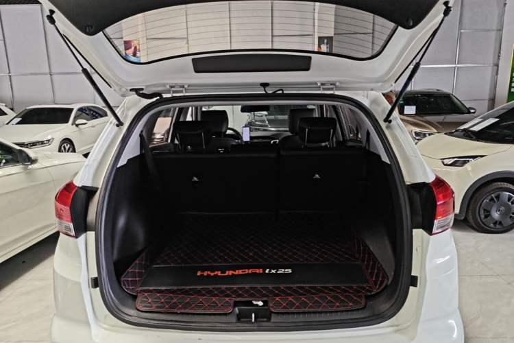 Used Hyundai ix25 2017 1.6L Automatic Smart Version Trunk