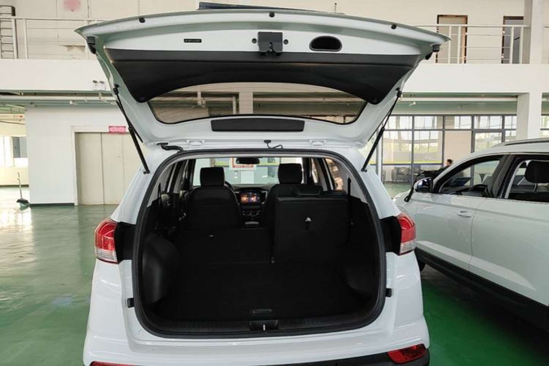 Used Hyundai ix25 2017 1.6L Automatic Smart Version Trunk