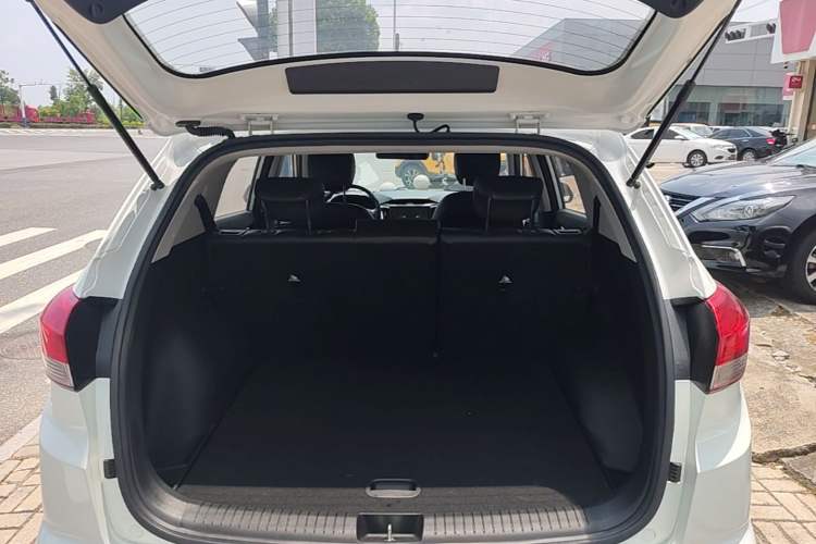 Used Hyundai ix25 2017 1.6L Automatic Smart Version Trunk