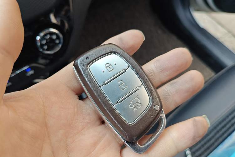 Used Hyundai ix25 2017 1.6L Automatic Smart Version Vehicle Key