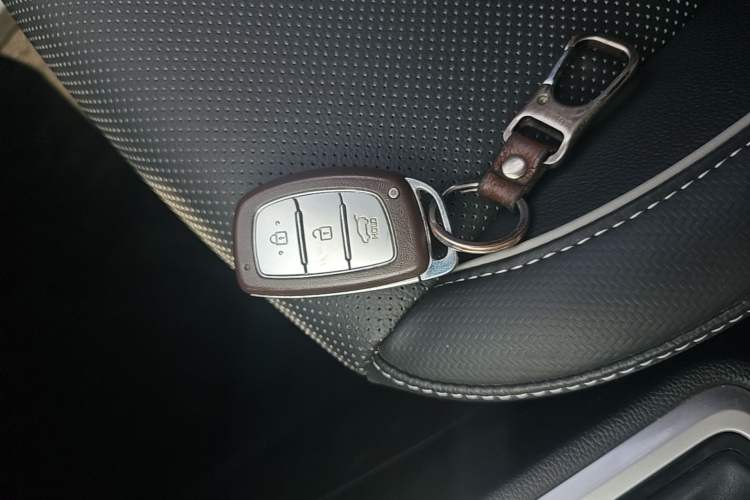 Used Hyundai ix25 2017 1.6L Automatic Smart Version Vehicle Key