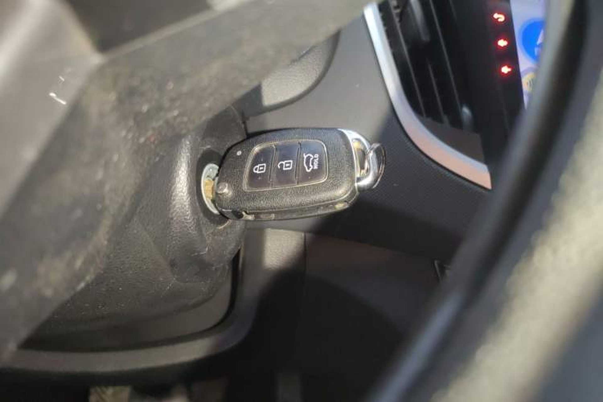 Used Hyundai ix25 2017 1.6L Manual Fashion Model Vehicle Key