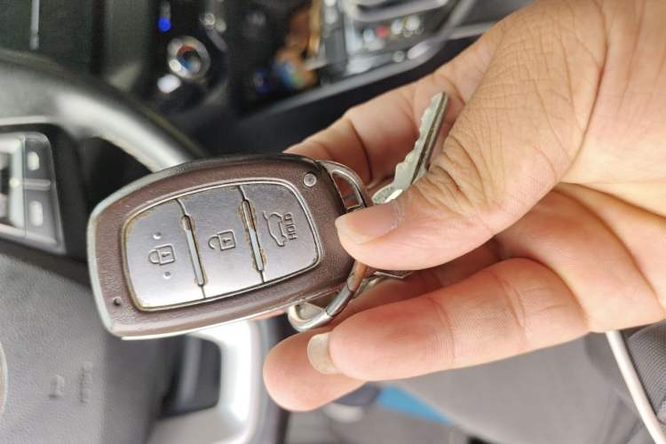 Used Hyundai ix25 2017 1.6L Automatic Smart Version Vehicle Key