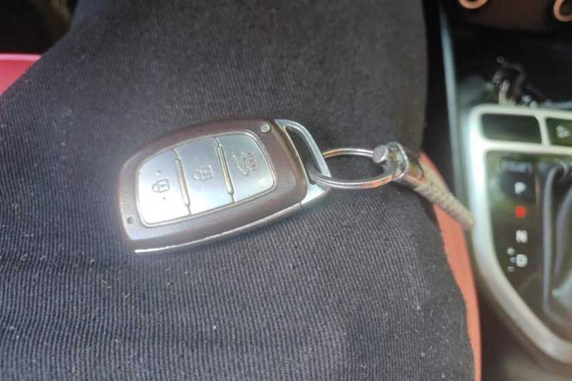 Used Hyundai ix25 2017 1.6L Automatic Smart Version Vehicle Key