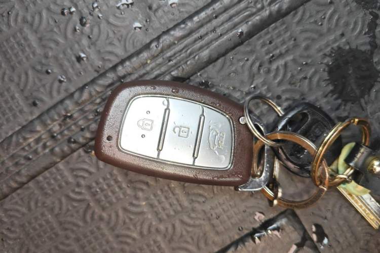 Used Hyundai ix25 2017 1.6L Automatic Smart Version Vehicle Key