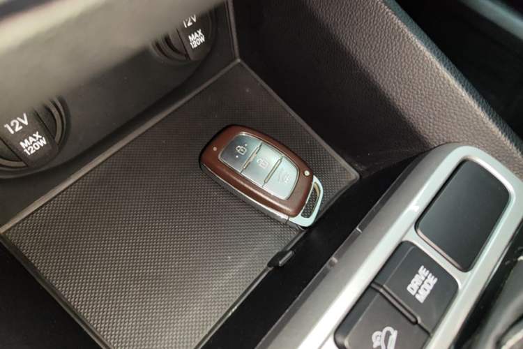 Used Hyundai ix25 2017 1.6L Automatic Smart Version Vehicle Key