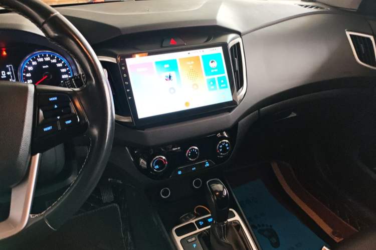 Used Hyundai ix25 2017 1.6L Automatic Smart Version Audio And AC Panel