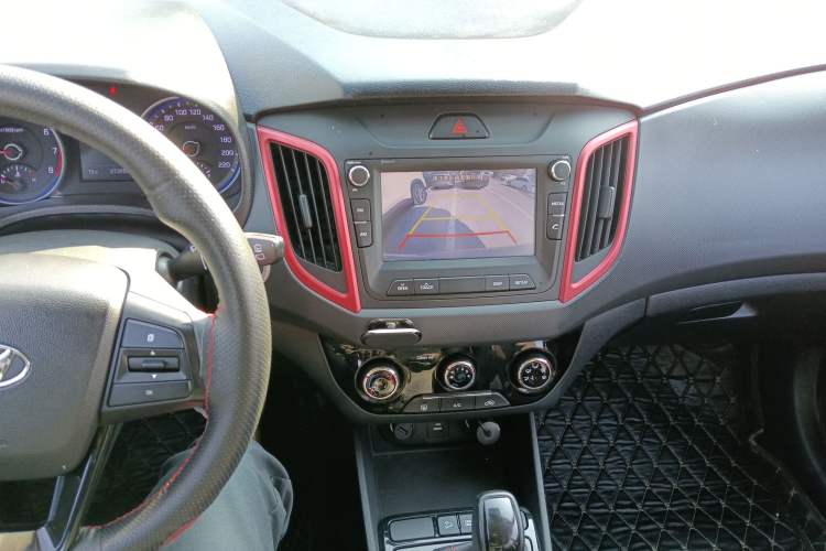Used Hyundai ix25 2017 1.4T Automatic Smart Version Audio And AC Panel