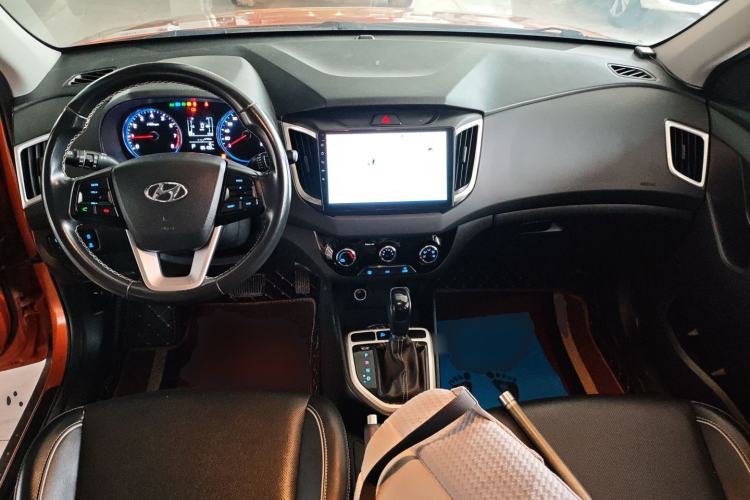 Used Hyundai ix25 2017 1.6L Automatic Smart Version Center Console