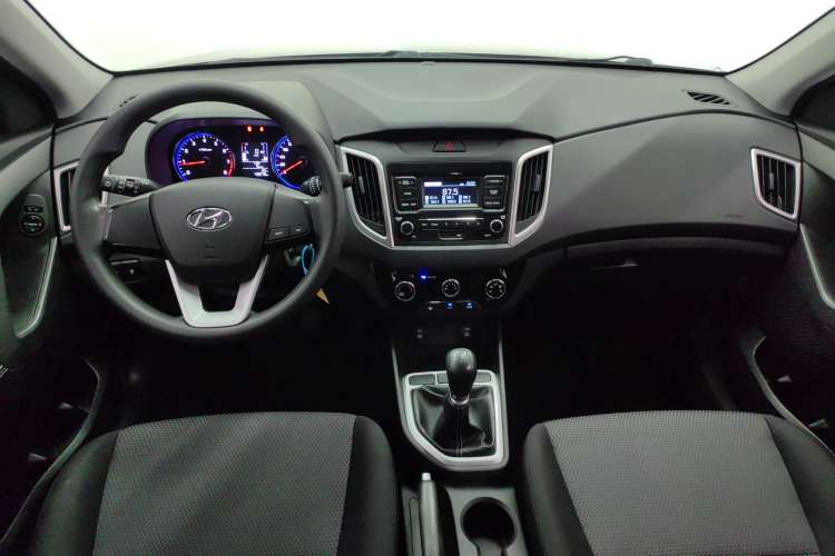 Used Hyundai ix25 2017 1.6L Manual Fashion Model Center Console