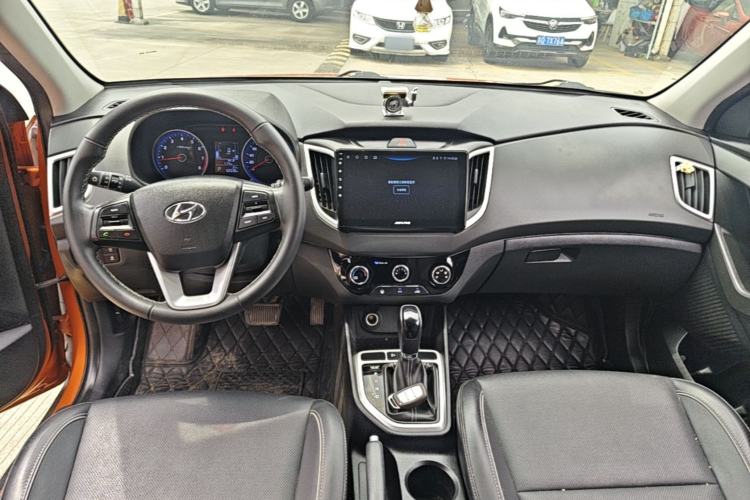 Used Hyundai ix25 2017 1.6L Automatic Smart Version Center Console