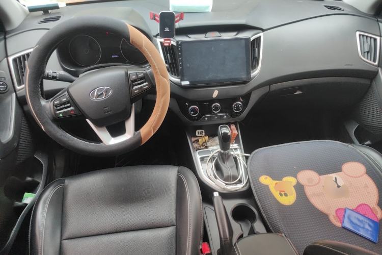Used Hyundai ix25 2017 1.6L Automatic Smart Version Center Console