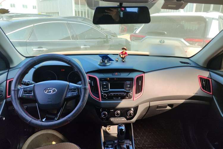 Used Hyundai ix25 2017 1.6L Automatic Smart Version Center Console