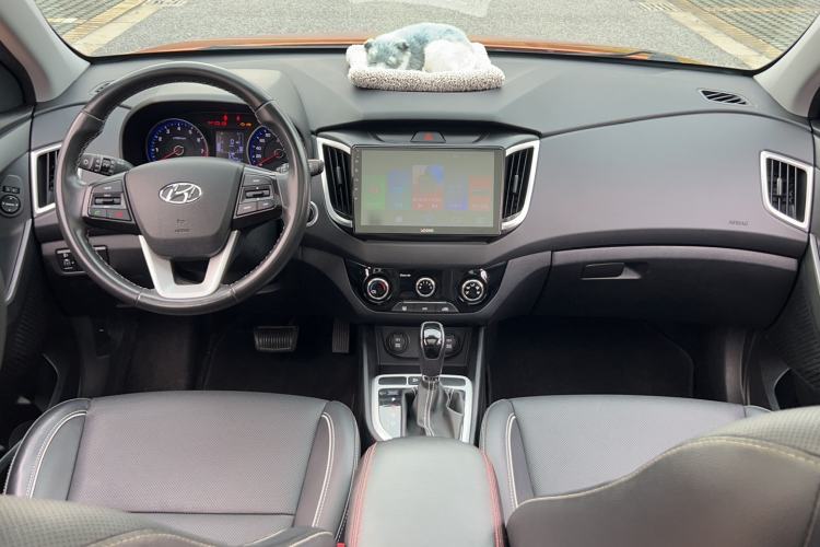 Used Hyundai ix25 2017 1.6L Automatic Smart Version Center Console