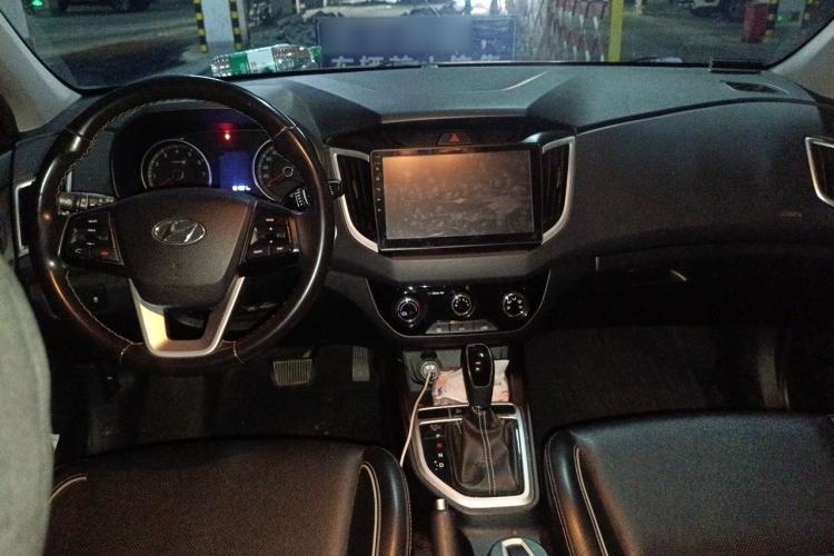 Used Hyundai ix25 2017 1.6L Automatic Smart Version Center Console