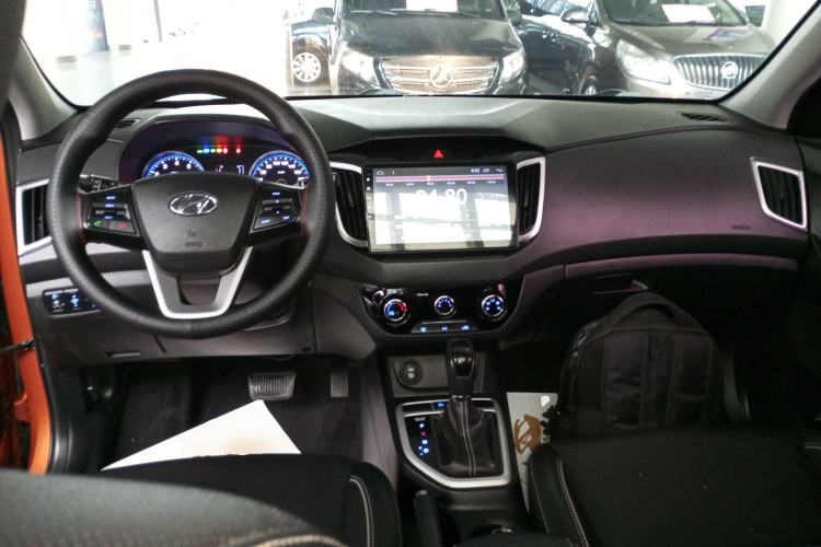 Used Hyundai ix25 2017 1.6L Automatic Smart Version Center Console