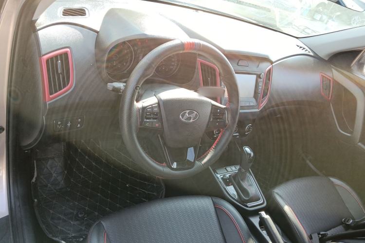 Used Hyundai ix25 2017 1.4T Automatic Smart Version Center Console