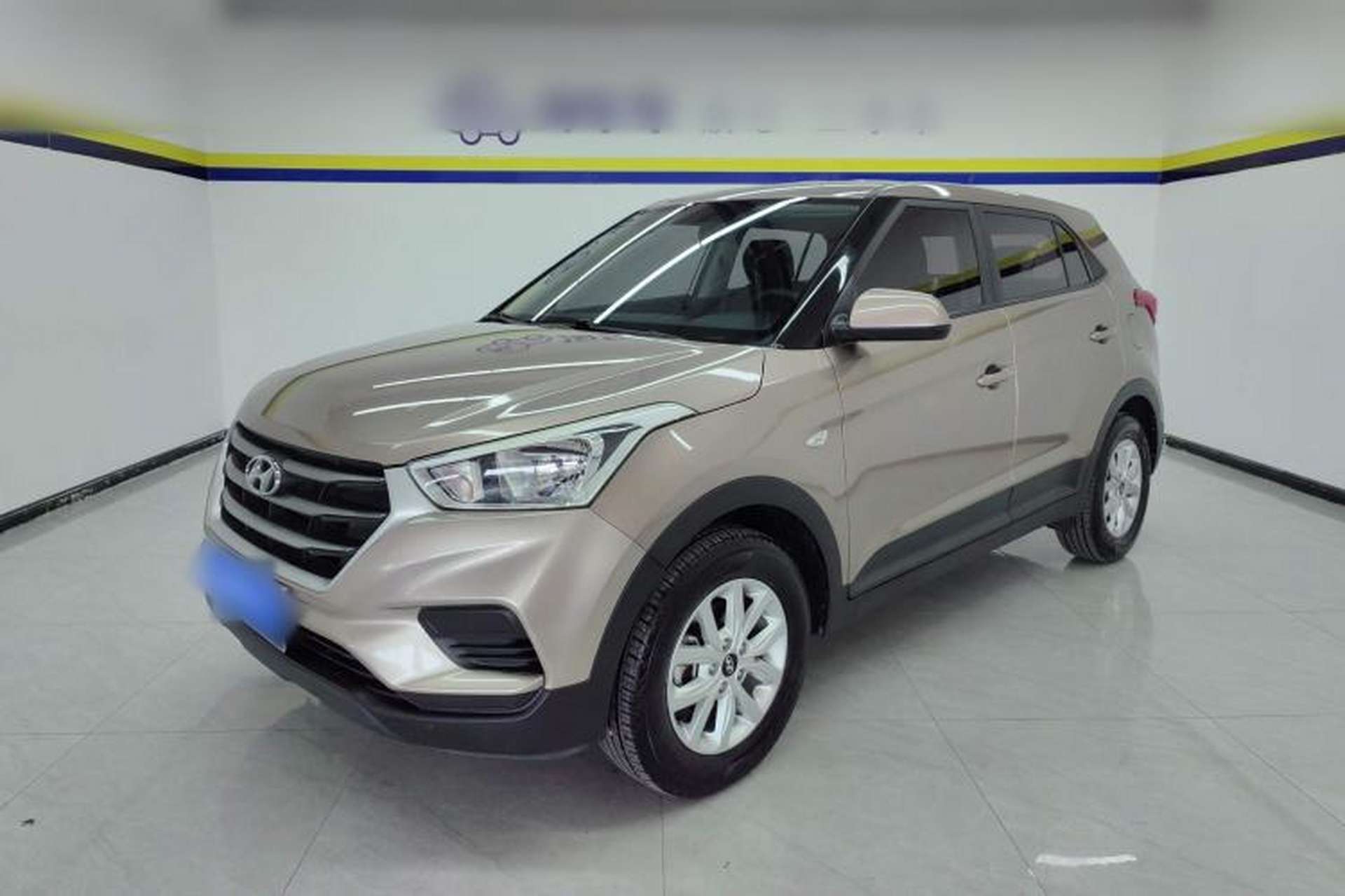 Used Hyundai ix25 2017 1.6L Manual Fashion Model Front Left 45 Deg