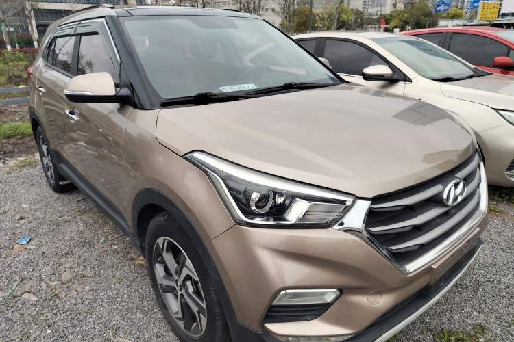Used Hyundai ix25 2017 1.6L Automatic Smart Version Front Right 45 Deg