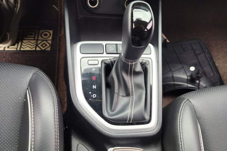 Used Hyundai ix25 2017 1.6L Automatic Smart Version Gear Lever