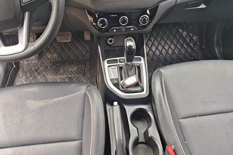 Used Hyundai ix25 2017 1.6L Automatic Smart Version Gear Lever