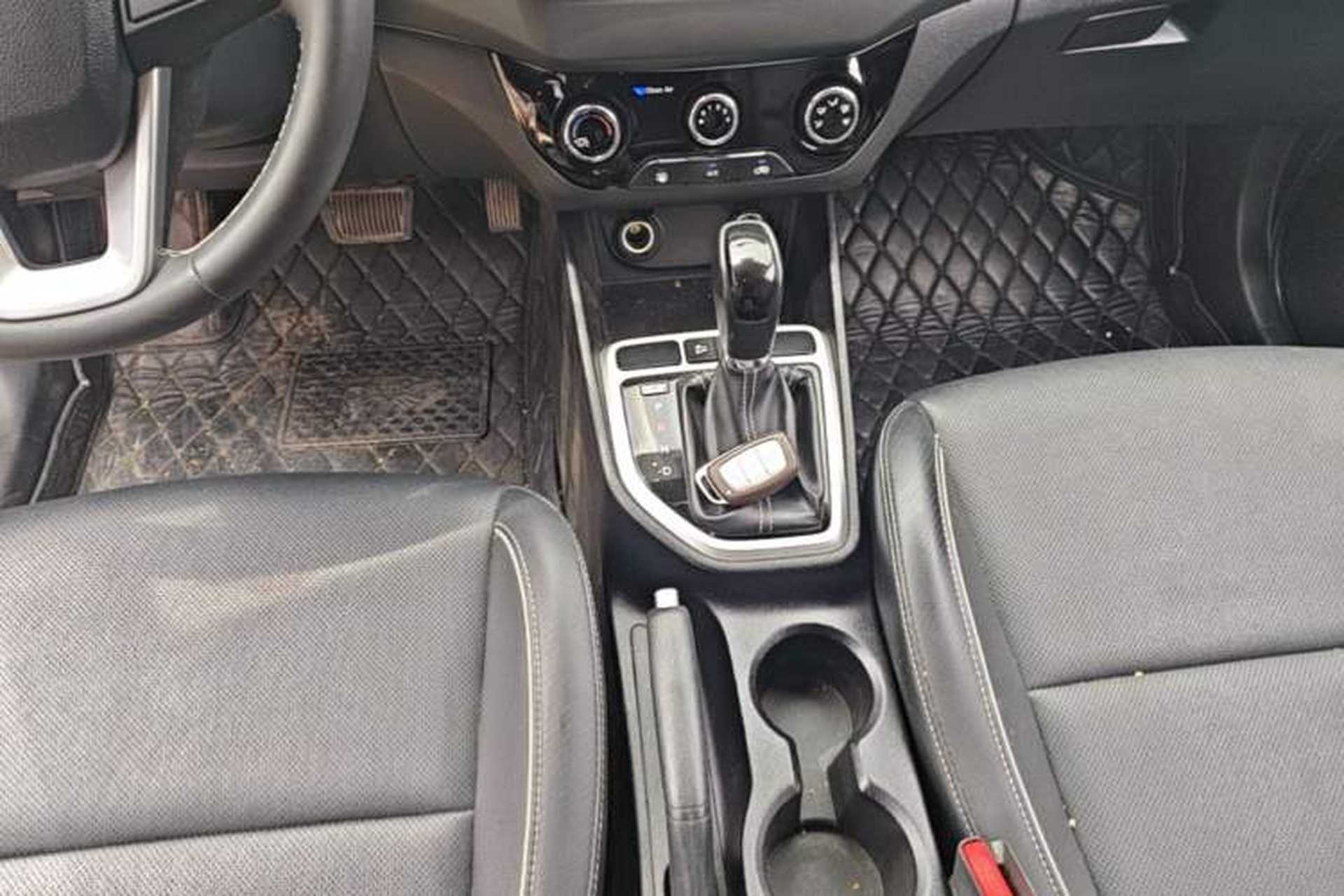Used Hyundai ix25 2017 1.6L Automatic Smart Version Gear Lever