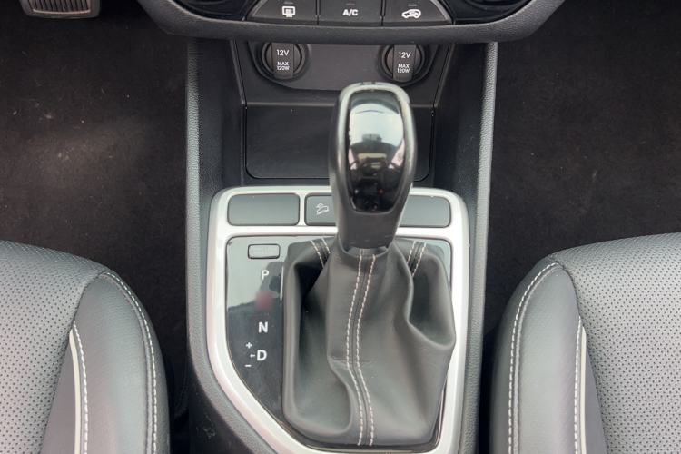 Used Hyundai ix25 2017 1.6L Automatic Smart Version Gear Lever