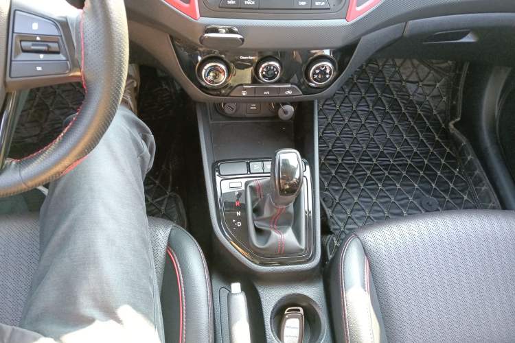 Used Hyundai ix25 2017 1.4T Automatic Smart Version Gear Lever