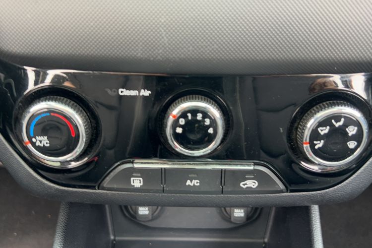 Used Hyundai ix25 2017 1.6L Automatic Smart Version Interior 11