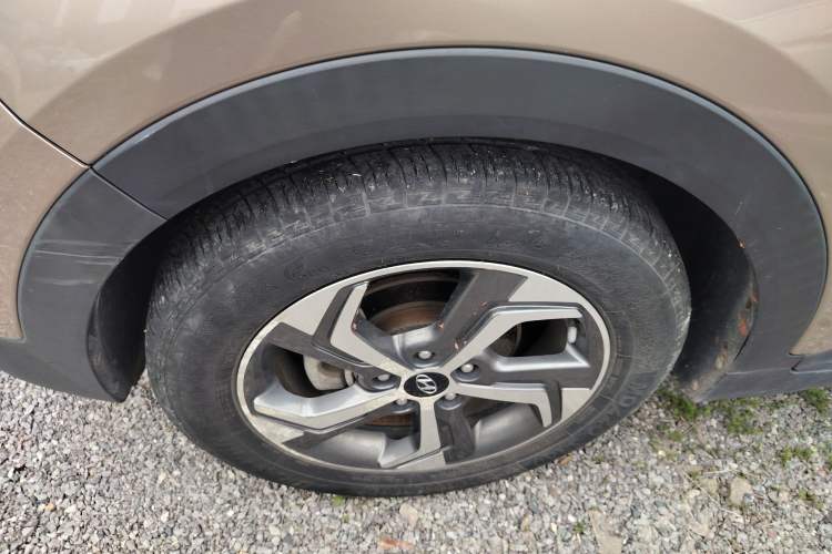 Used Hyundai ix25 2017 1.6L Automatic Smart Version Left Front Wheel Hub