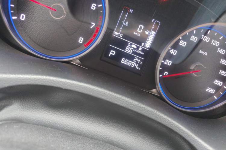 Used Hyundai ix25 2017 1.6L Automatic Smart Version Odometer Close Up