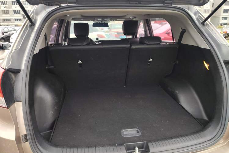 Used Hyundai ix25 2017 1.6L Automatic Smart Version Trunk