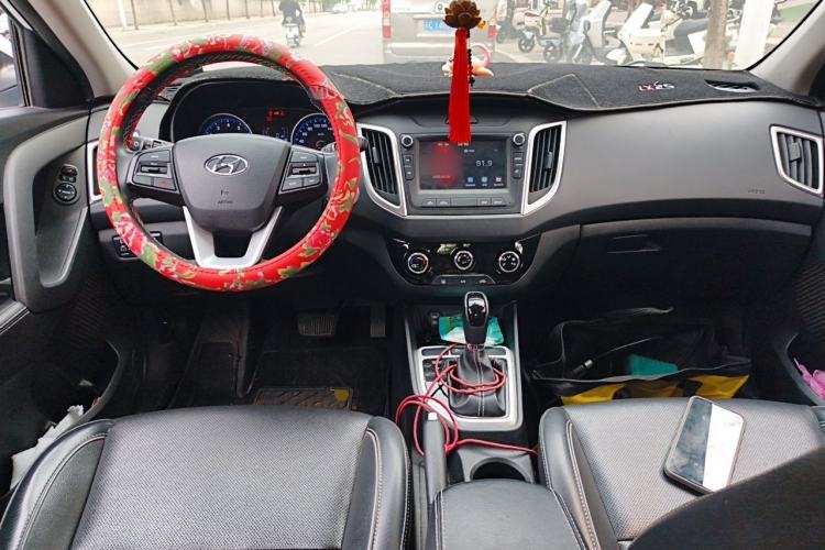 Used Hyundai ix25 2019 1.6L Automatic Smart Edition Commemorative Version Center Console