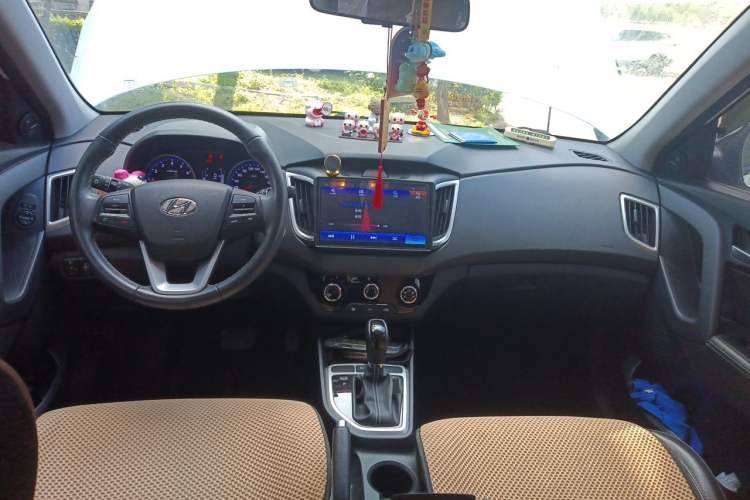 Used Hyundai ix25 2019 1.6L Automatic Smart Edition Commemorative Version Center Console