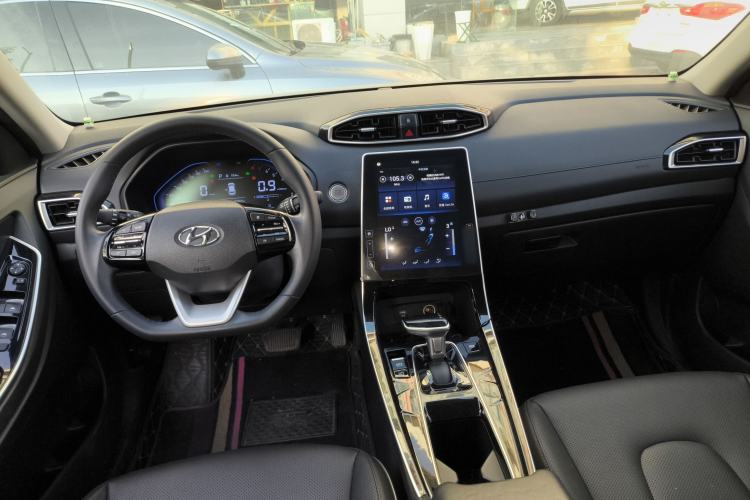 Used Hyundai ix25 2020 1.5L CVT GLS Smart Model Center Console