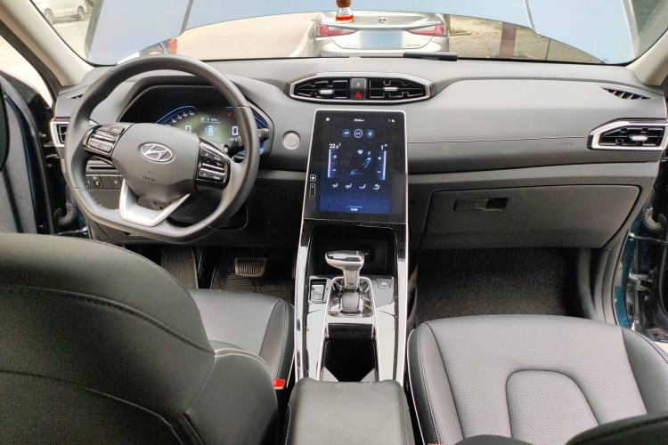 Used Hyundai ix25 2020 1.5L CVT DLX Prestige Version Center Console