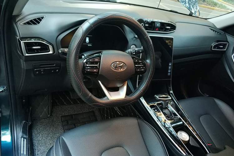 Used Hyundai ix25 2020 1.5L CVT GLS Smart Model Center Console