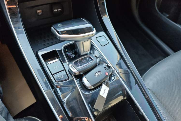 Used Hyundai ix25 2020 1.5L CVT GLS Smart Model Gear Lever