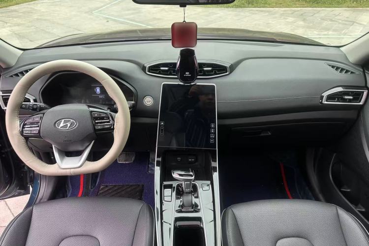 Used Hyundai ix25 2020 1.5L CVT GLS Smart Model Interior 3