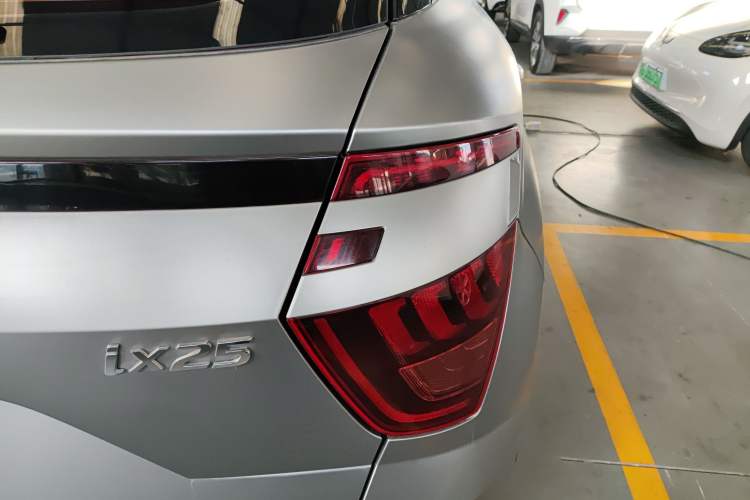 Used Hyundai ix25 2020 1.5L CVT DLX Prestige Version Exterior 2