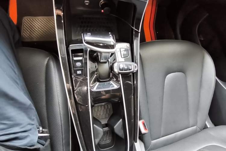 Used Hyundai ix25 2020 1.5L CVT DLX Prestige Version Gear Lever