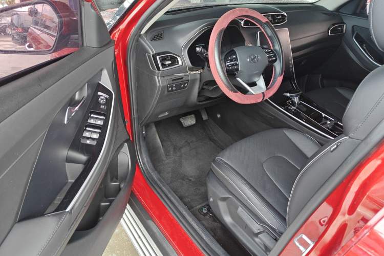 Used Hyundai ix25 2020 1.5L CVT GLS Smart Model Interior 2