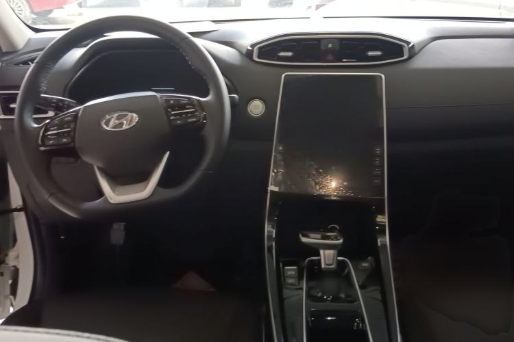 Used Hyundai ix25 2020 1.5L CVT DLX Prestige Version Center Console