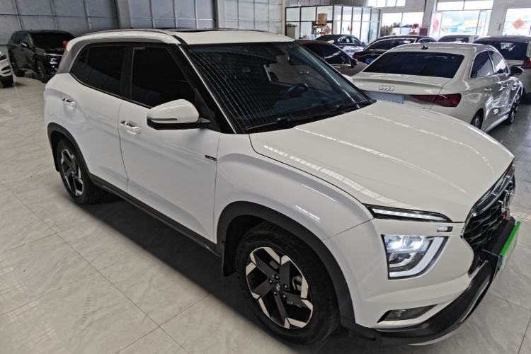 Used Hyundai ix25 2020 1.5L CVT DLX Prestige Version Front Right 45 Deg
