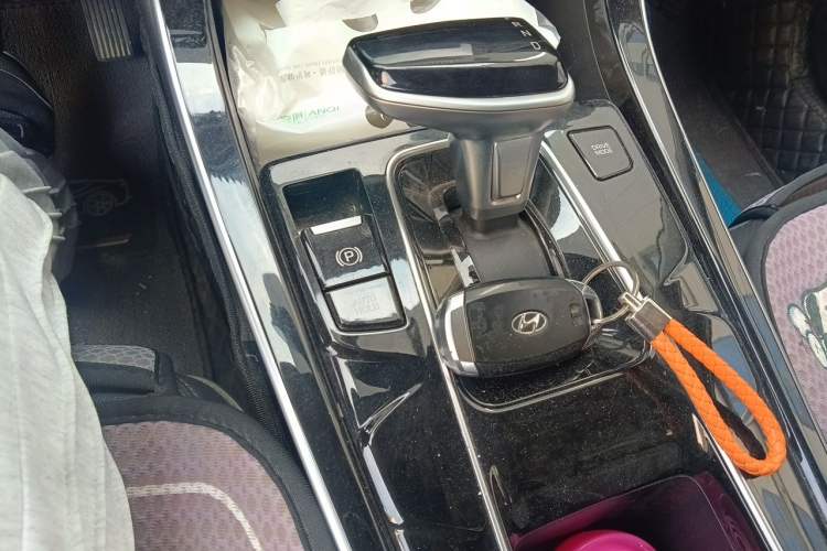 Used Hyundai ix25 2020 1.5L CVT DLX Prestige Version Gear Lever